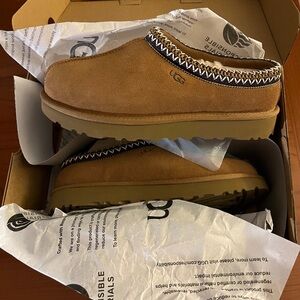 Women’s UGG Tasman Slipper boot. Size 8